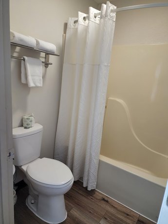 Imagen de la habitación del Hotel Days Inn By Wyndham Clemson. Foto 16