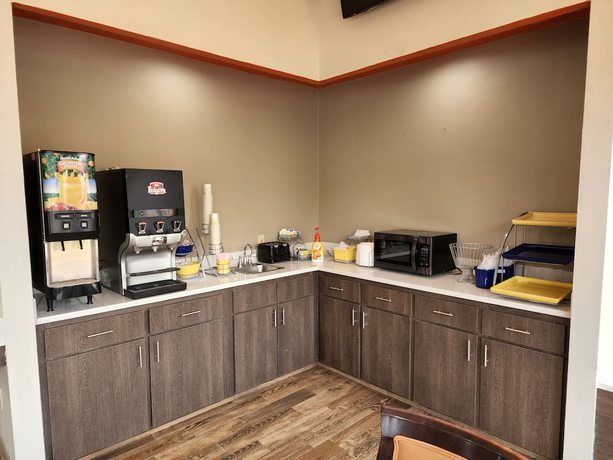 Imagen del bar/restaurante del Hotel Days Inn By Wyndham Clemson. Foto 6