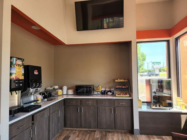 Imagen del bar/restaurante del Hotel Days Inn By Wyndham Clemson. Foto 8