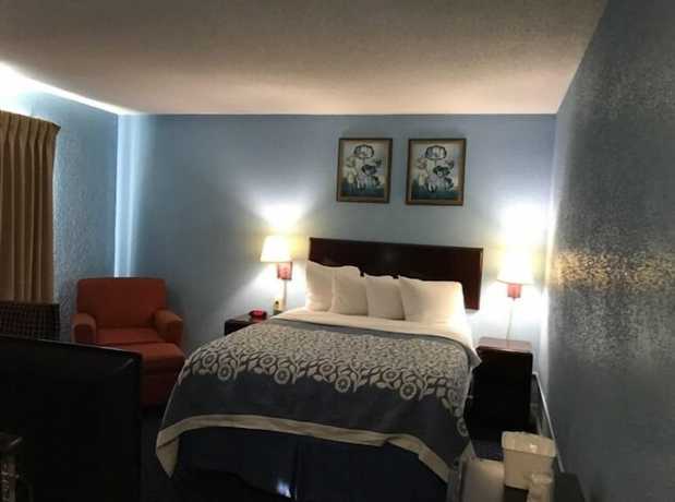 Imagen de la habitación del Hotel Days Inn By Wyndham Cleveland Lakewood. Foto 8