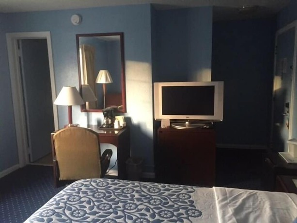 Imagen de la habitación del Hotel Days Inn By Wyndham Cleveland Lakewood. Foto 9