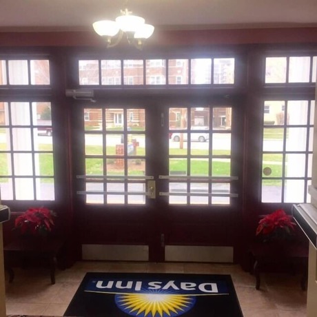 Imagen de los interiores del Hotel Days Inn By Wyndham Cleveland Lakewood. Foto 18