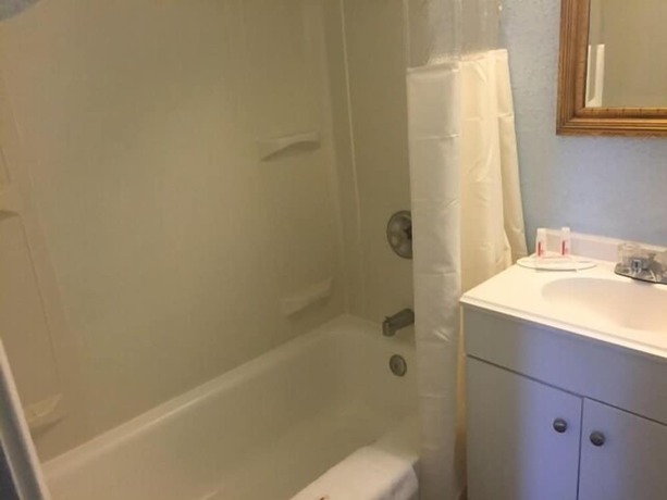 Imagen de la habitación del Hotel Days Inn By Wyndham Cleveland Lakewood. Foto 13