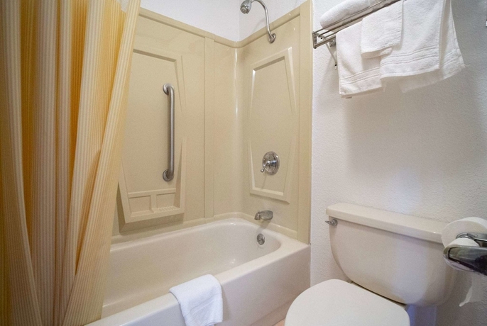 Imagen de la habitación del Hotel Days Inn By Wyndham Clinton. Foto 7