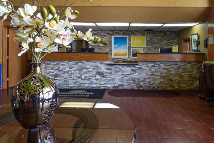Imagen de los interiores del Hotel Days Inn By Wyndham Clinton. Foto 13
