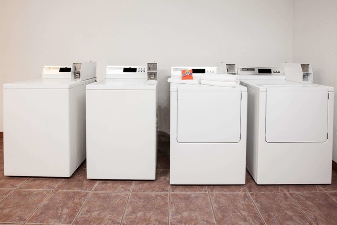 Imagen de los interiores del Hotel Days Inn By Wyndham Clinton. Foto 14