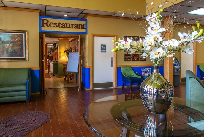 Imagen del bar/restaurante del Hotel Days Inn By Wyndham Clinton. Foto 5