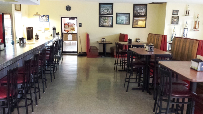Imagen del bar/restaurante del Hotel Days Inn By Wyndham Cocoa Cruiseport West At I-95/524. Foto 1