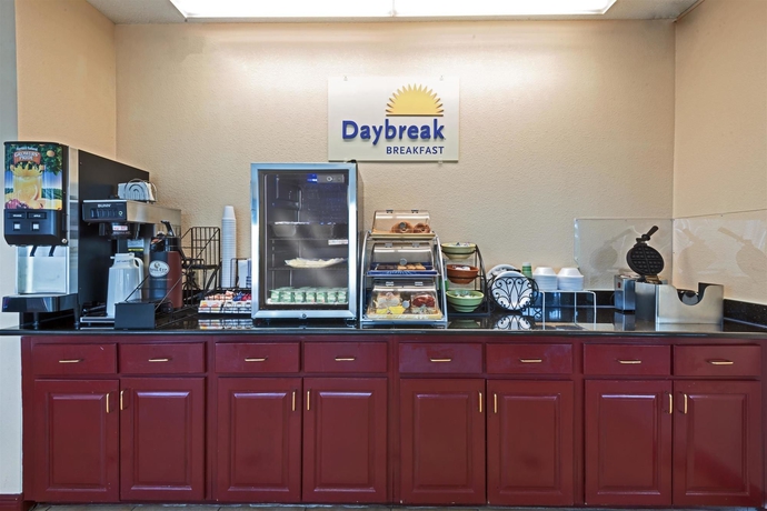 Imagen del bar/restaurante del Hotel Days Inn By Wyndham Coliseum Montgomery Al. Foto 3