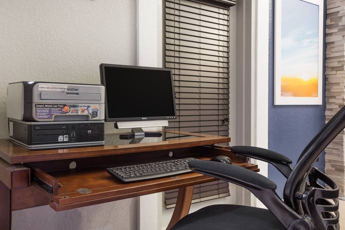 Imagen de los interiores del Hotel Days Inn By Wyndham College Park Airport Best Road. Foto 5