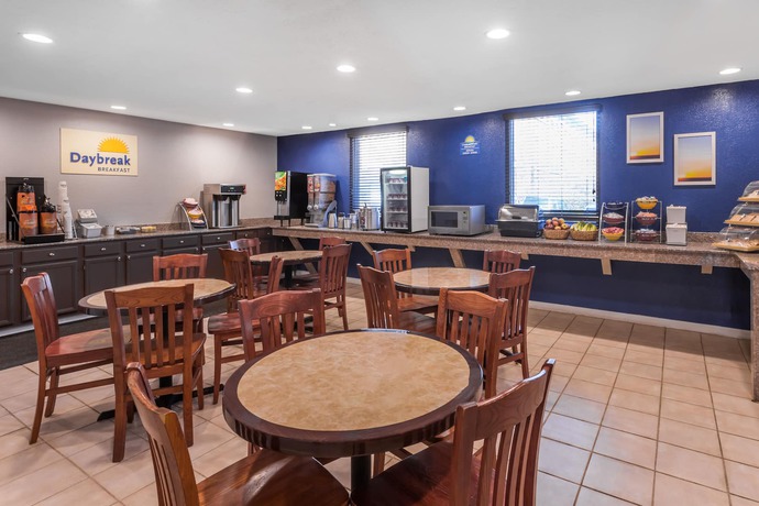 Imagen de los interiores del Hotel Days Inn By Wyndham College Park Airport Best Road. Foto 6