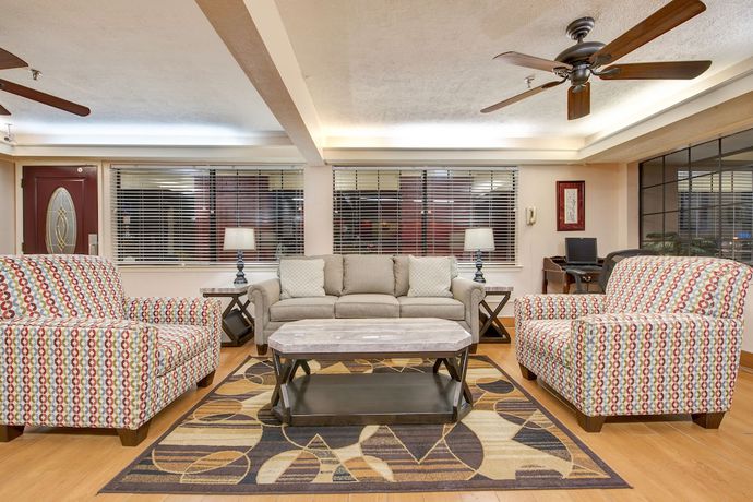 Imagen de los interiores del Hotel Days Inn By Wyndham College Station University Drive. Foto 18