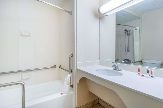 Imagen de la habitación del Hotel Days Inn By Wyndham Columbus Airport. Foto 11