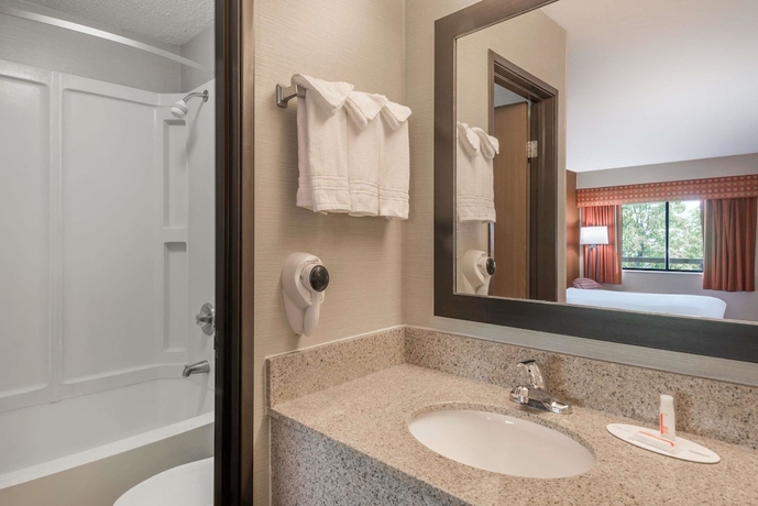 Imagen de la habitación del Hotel Days Inn By Wyndham Columbus Fairgrounds. Foto 14