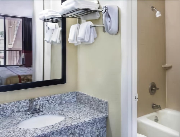 Imagen de la habitación del Hotel Days Inn By Wyndham Columbus-north Fort Moore. Foto 11