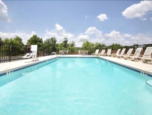 Imagen de la piscina del Hotel Days Inn By Wyndham Columbus-north Fort Moore. Foto 18