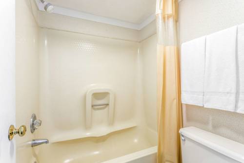 Imagen de la habitación del Hotel Days Inn By Wyndham Cornelia. Foto 6