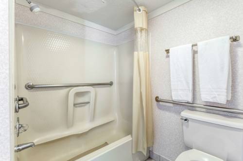 Imagen de la habitación del Hotel Days Inn By Wyndham Cornelia. Foto 7