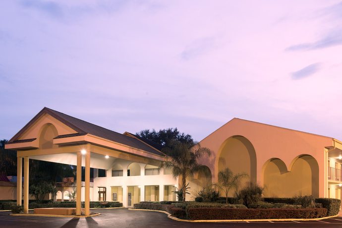 Imagen de los exteriores del Hotel Days Inn By Wyndham Crystal River. Foto 15