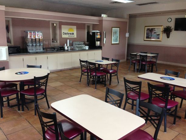 Imagen del bar/restaurante del Hotel Days Inn By Wyndham Cullman. Foto 2