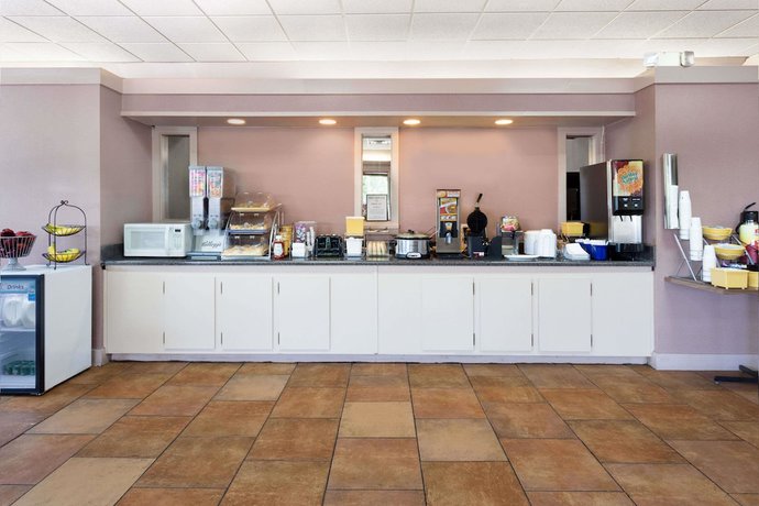 Imagen del bar/restaurante del Hotel Days Inn By Wyndham Cullman. Foto 3