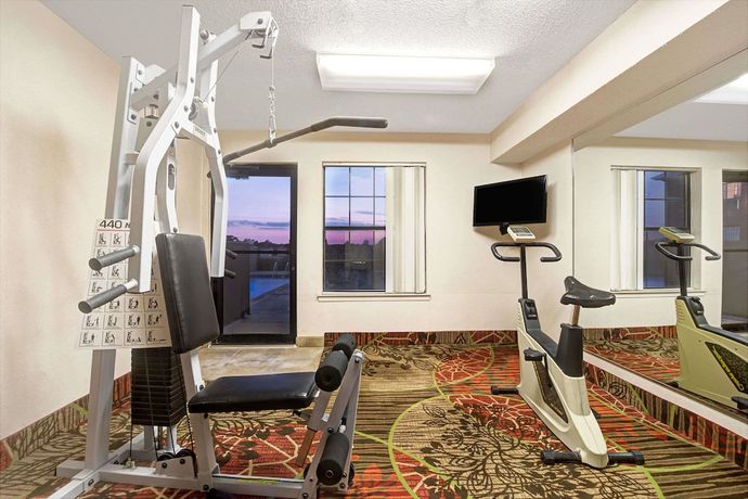 Imagen de los interiores del Hotel Days Inn By Wyndham Dallas Plano. Foto 13