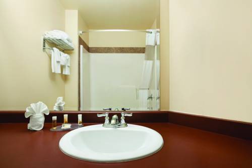 Imagen de la habitación del Hotel Days Inn By Wyndham Dawson Creek. Foto 5