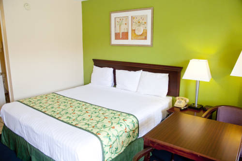 Imagen de la habitación del Hotel Days Inn By Wyndham Defuniak Springs. Foto 2