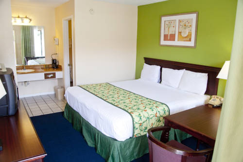 Imagen de la habitación del Hotel Days Inn By Wyndham Defuniak Springs. Foto 3