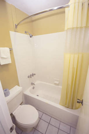 Imagen de la habitación del Hotel Days Inn By Wyndham Defuniak Springs. Foto 8