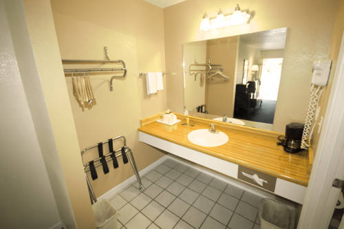Imagen de la habitación del Hotel Days Inn By Wyndham Defuniak Springs. Foto 9