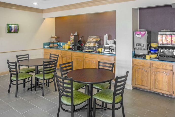 Imagen del bar/restaurante del Hotel Days Inn By Wyndham Denham Springs-baton Rouge East. Foto 7