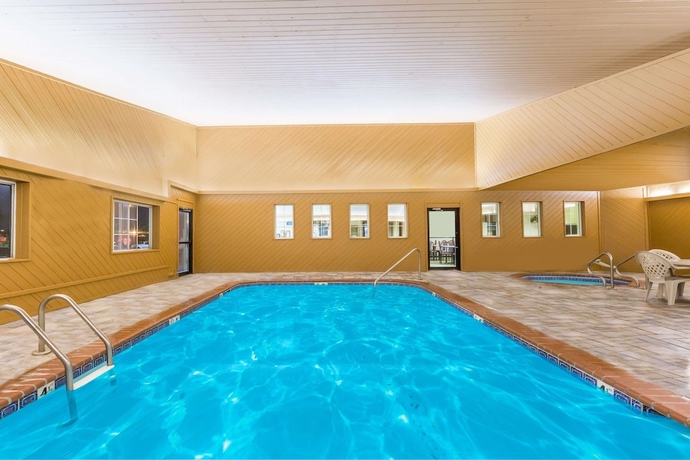 Imagen de la piscina del Hotel Days Inn By Wyndham Des Moines Merle Hay. Foto 17