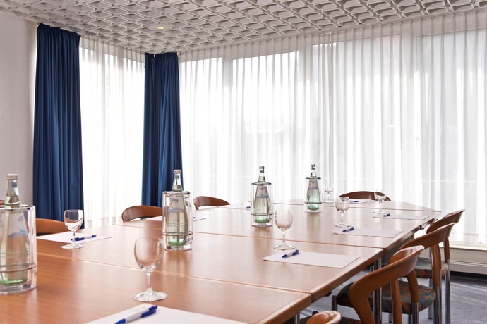 Imagen de los interiores del Hotel Days Inn By Wyndham Dortmund West. Foto 11