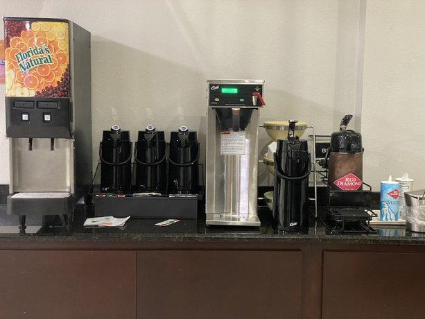 Imagen del bar/restaurante del Hotel Days Inn By Wyndham Dothan. Foto 3