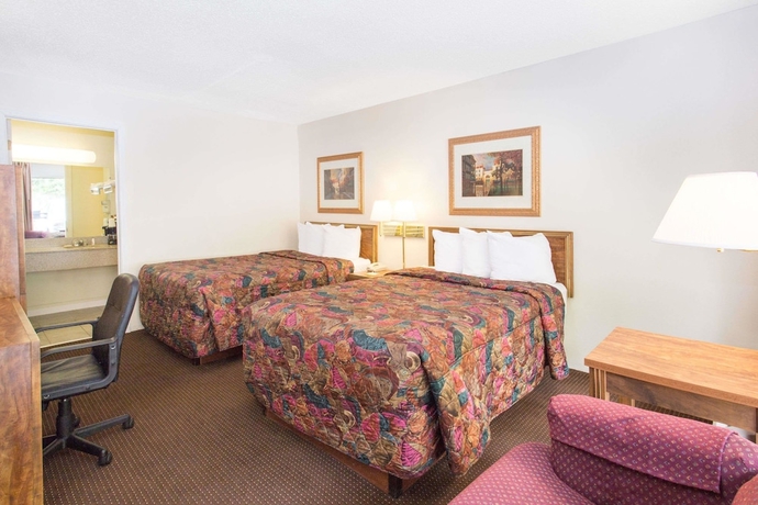Imagen de la habitación del Hotel Days Inn By Wyndham Dubuque. Foto 5