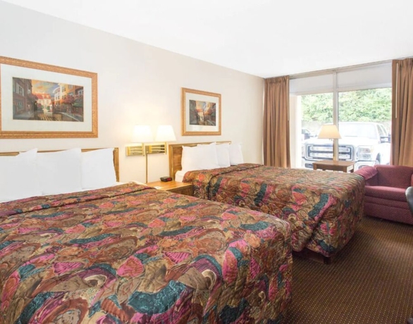 Imagen de la habitación del Hotel Days Inn By Wyndham Dubuque. Foto 9