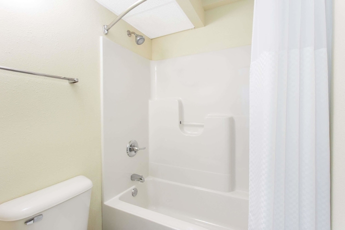 Imagen de la habitación del Hotel Days Inn By Wyndham Dubuque. Foto 10