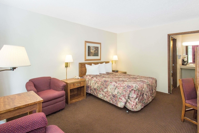 Imagen de la habitación del Hotel Days Inn By Wyndham Dubuque. Foto 13