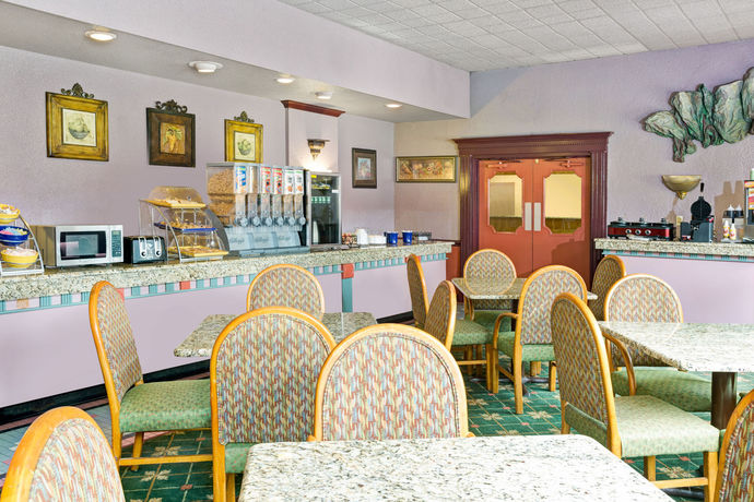 Imagen del bar/restaurante del Hotel Days Inn By Wyndham Durham/near Duke University. Foto 4