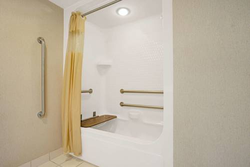 Imagen de la habitación del Hotel Days Inn By Wyndham Eagan Minnesota Near Mall Of America. Foto 8