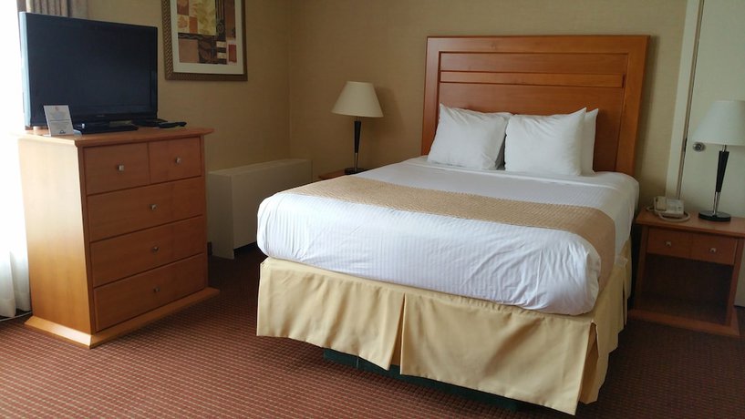 Imagen de la habitación del Hotel Days Inn By Wyndham Edmonton Downtown. Foto 8