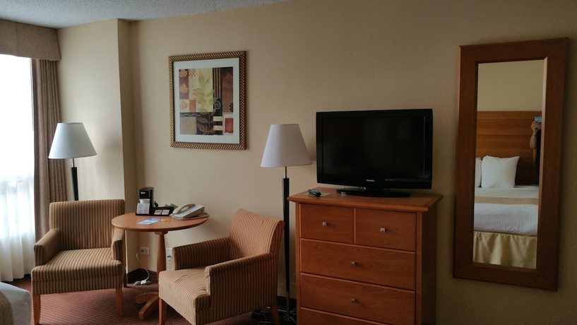 Imagen de la habitación del Hotel Days Inn By Wyndham Edmonton Downtown. Foto 9