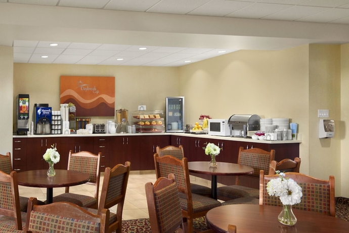 Imagen del bar/restaurante del Hotel Days Inn By Wyndham Edmonton South. Foto 2