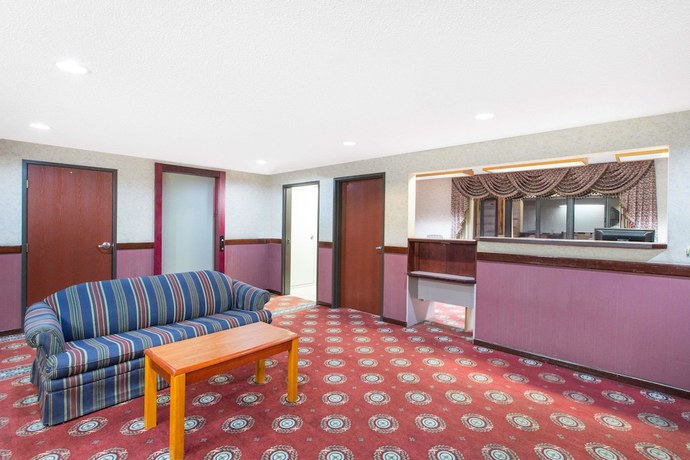 Imagen de los interiores del Hotel Days Inn By Wyndham Effingham. Foto 15