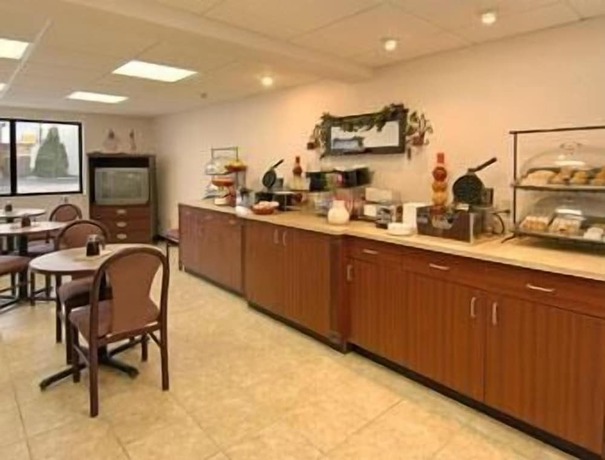 Imagen del bar/restaurante del Hotel Days Inn By Wyndham Effingham. Foto 2
