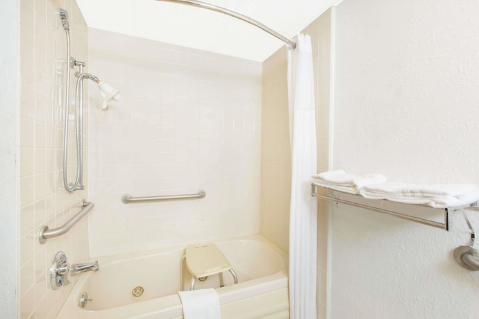 Imagen de la habitación del Hotel Days Inn By Wyndham Effingham. Foto 11