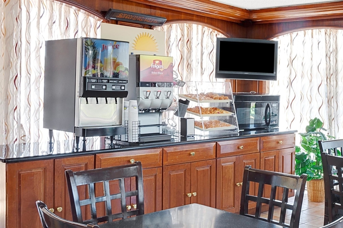 Imagen del bar/restaurante del Hotel Days Inn By Wyndham Elk Grove Village O'hare Airport West. Foto 4