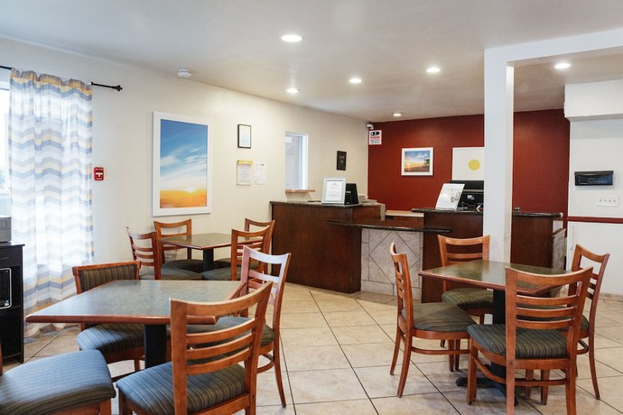 Imagen de los interiores del Hotel Days Inn By Wyndham Encinitas Moonlight Beach. Foto 16