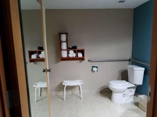 Imagen de la habitación del Hotel Days Inn By Wyndham Englewood Dayton Airport. Foto 5